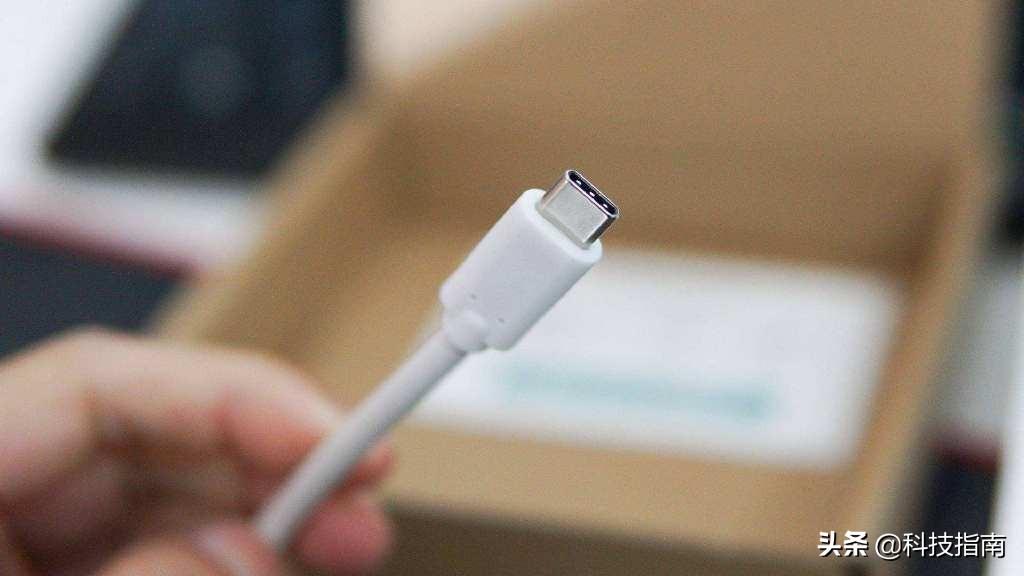usb-c接口什么意思？附：USB-C和TYPE-C的区别详解 第3张