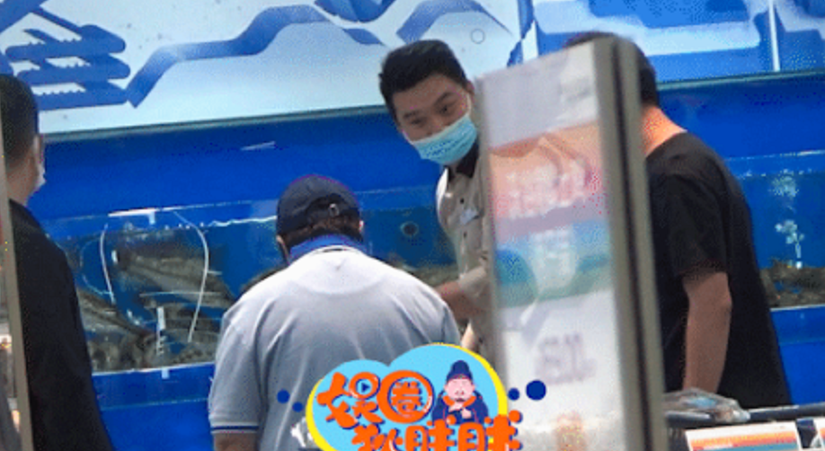 韩红身体怎么了最新消息（低调现身超市，身材魁梧赘肉明显） 第9张
