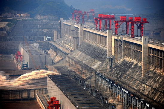 长江年径流量达9600亿立方米，为何不多建大坝，任由汇入东海？ 第5张