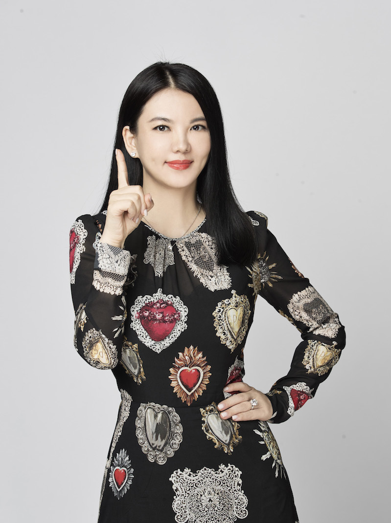 李湘：情断大学初恋，两段婚姻皆成空，她的强势未必是好事 第1张