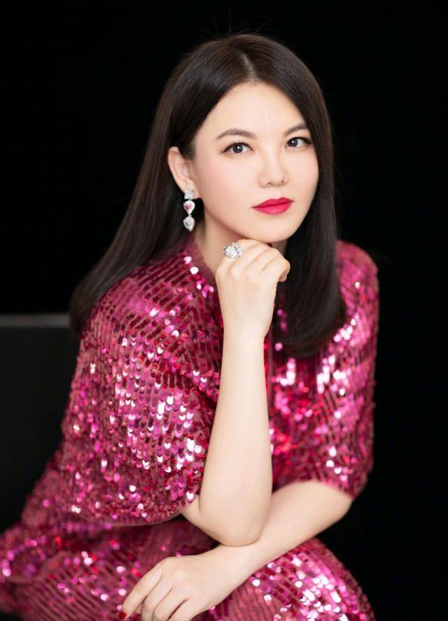 李湘：情断大学初恋，两段婚姻皆成空，她的强势未必是好事 第5张