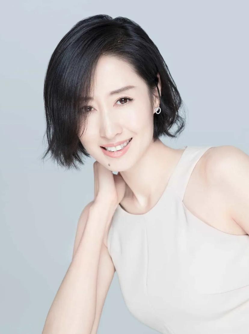 七年婚姻的泪与痛，与前夫离婚后，刘敏涛活出了属于她的独特精彩 第53张