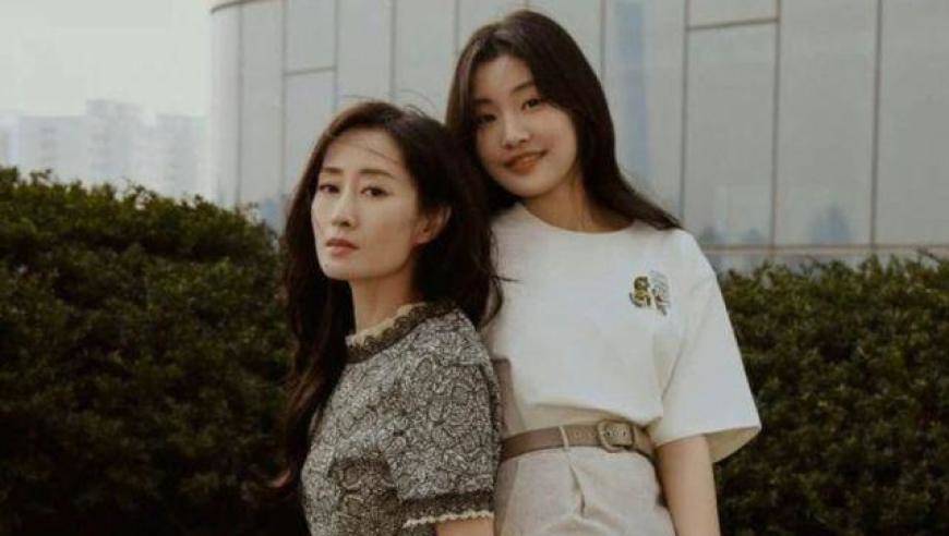 七年婚姻的泪与痛，与前夫离婚后，刘敏涛活出了属于她的独特精彩 第37张