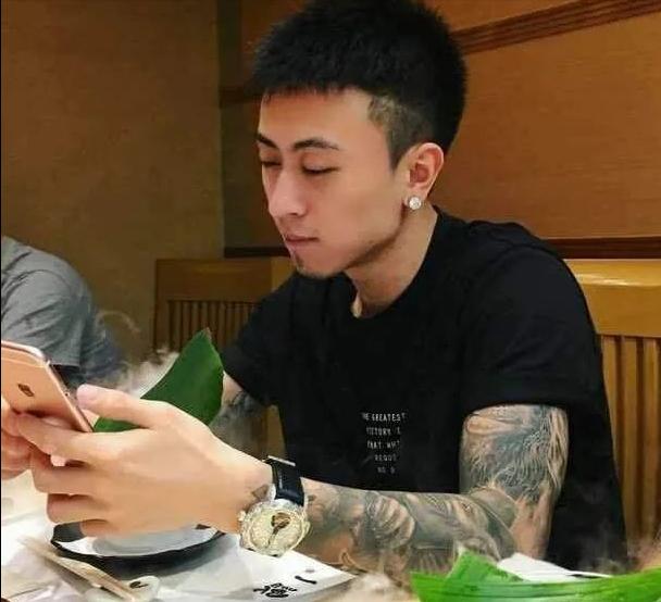 身价不输王思聪，家世堪比汪雨，被称为“沪上皇”的秦奋啥来头 第9张