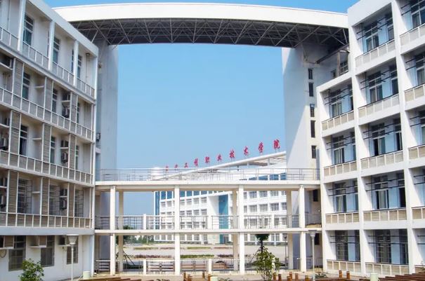 武汉排名前十的大专学校，武汉职业技术学院排第一名 第11张