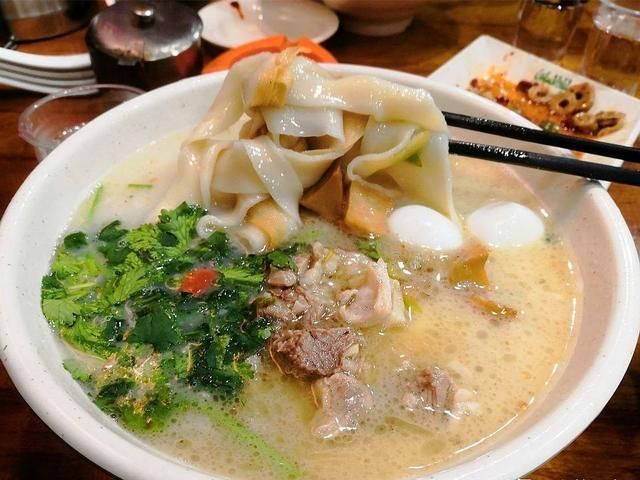 河南最有名的5大美食：烩面、胡辣汤均榜上有名 第1张