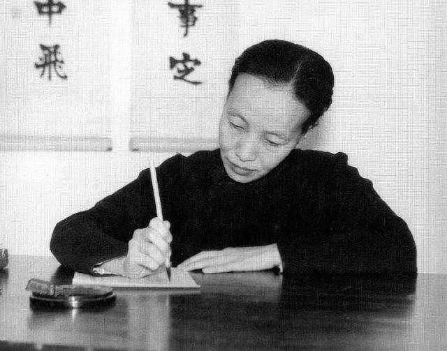 中国10大情感女作家：张爱玲和三毛全上榜 第13张
