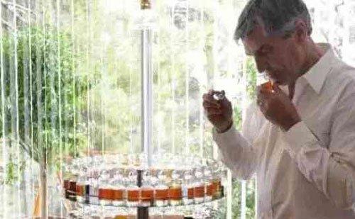 盘点十大奇葩职业，世界上最奇怪的10大职业 第1张