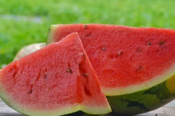 来例假不可以吃什么水果？月经不能吃6大水果 第5张