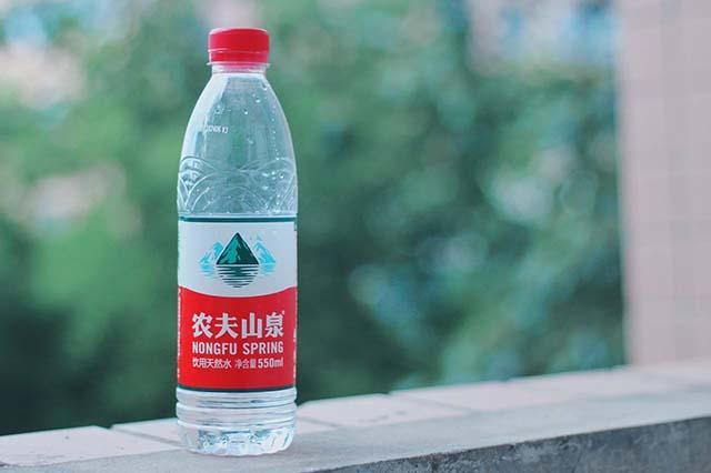 盘点瓶装水排名前十品牌，农夫山泉占据第一名 第1张