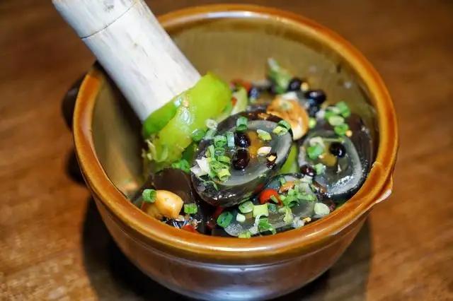 湖南5大怪菜：鸭血粑、擂辣椒皮蛋位居前两名 第3张