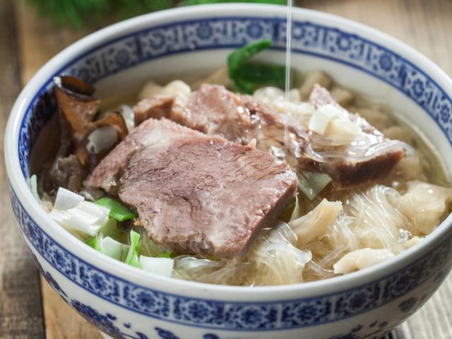 去西安必吃的5道美食：肉夹馍、羊肉泡馍、葫芦鸡包揽前三 第3张