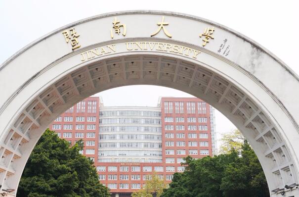 021年国内新闻专业名校排名：中传仅居第二，复旦排第三"