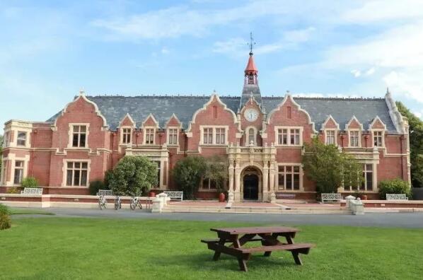 022新西兰大学QS排名，奥克兰大学排名第一"