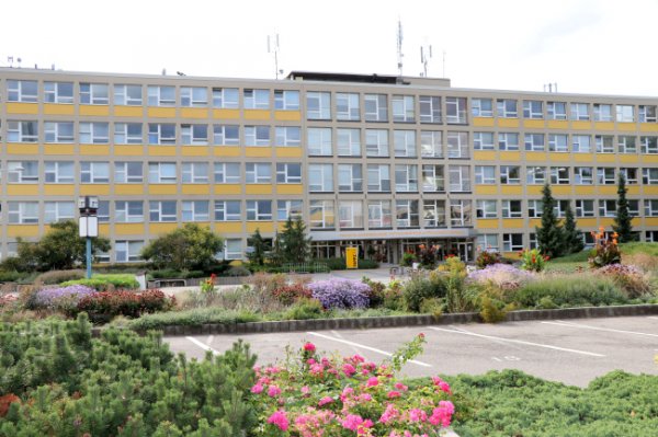 022捷克大学QS排名，布拉格查理大学排名第一"