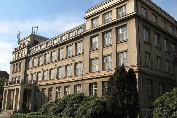 022捷克大学QS排名，布拉格查理大学排名第一"
