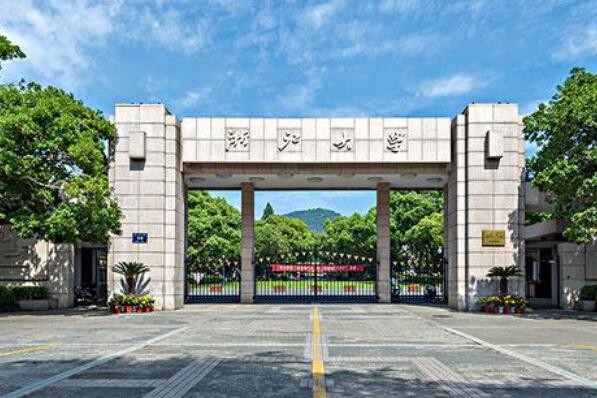022中国大学QS排名，清华北大港大包揽前三名"