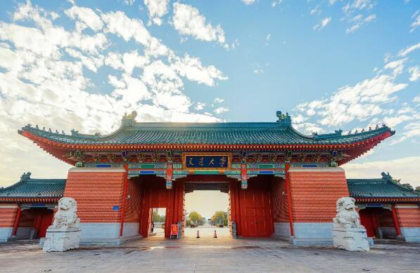 022中国大学QS排名，清华北大港大包揽前三名"