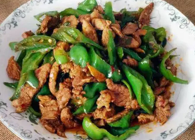 去湖南必点的7道湘菜：麻辣子鸡榜上有名 第9张