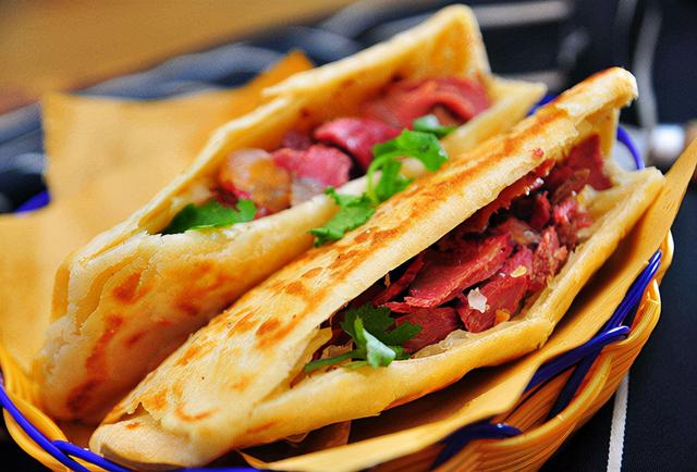 河北八大风味名吃：饽椤饼上榜，驴肉火烧名列前茅 第1张