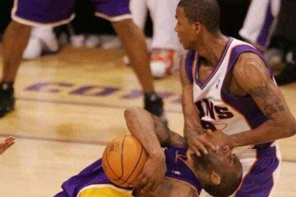 NBA十大恶意犯规排行榜：锁喉肘击太常见，拳击动作险些废人 第19张
