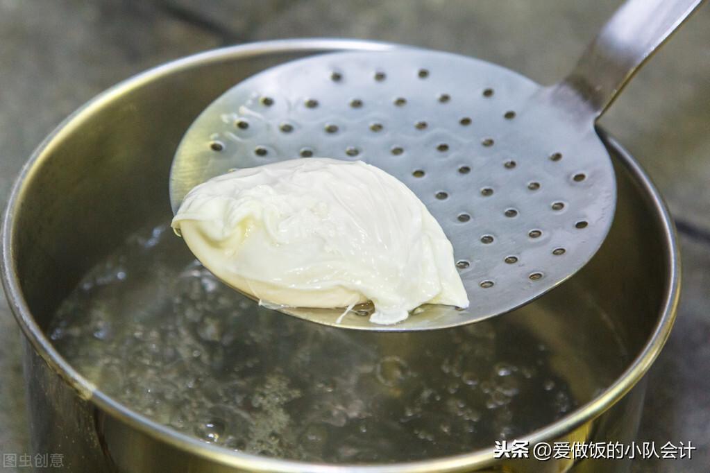 荷包蛋是冷水下锅还是热水下锅（煮荷包蛋的注意事项） 第3张