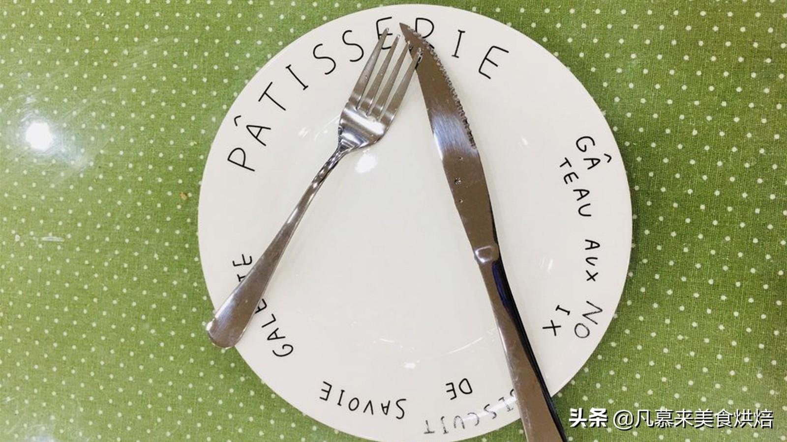 吃西餐是左手拿刀还是右手拿刀（吃牛排刀叉的正确拿法） 第15张