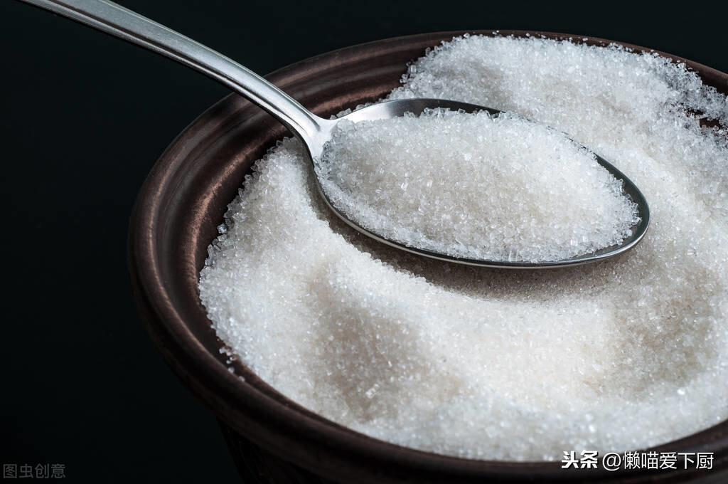 冰糖和白砂糖的区别（冰糖和白砂糖哪种炒糖色好） 第3张