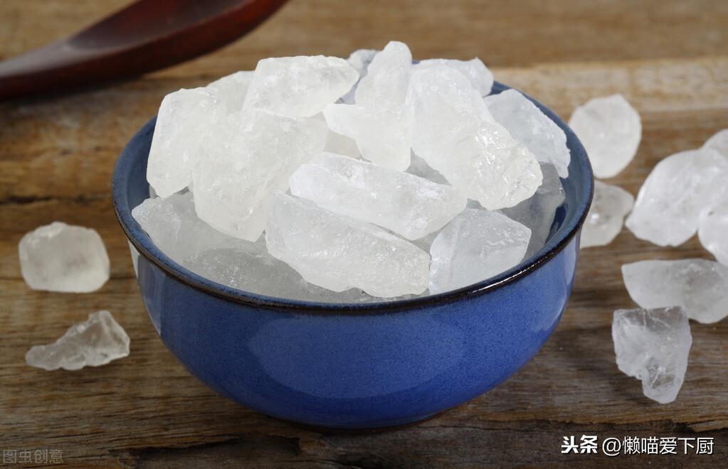 冰糖和白砂糖的区别（冰糖和白砂糖哪种炒糖色好） 第5张