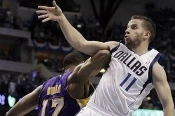 NBA十大恶意犯规排行榜：锁喉肘击太常见，拳击动作险些废人 第5张