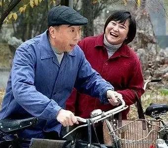 冯巩捧红冯小刚，促成他姻缘却连遭背叛，他的做法最动人心 第21张