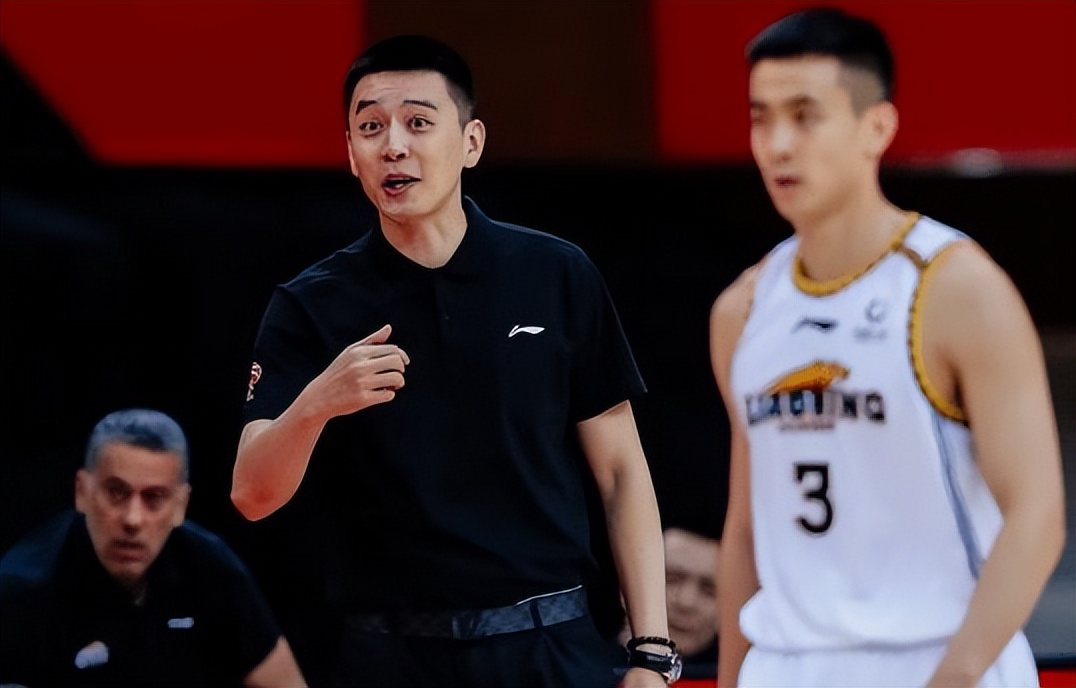 篮球儒帅杨鸣：白马少年到暴躁老哥，当主帅后却传出对妻子不忠 第21张
