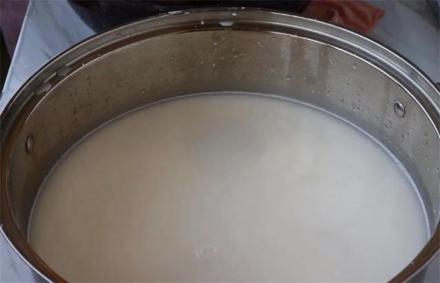 凉皮不用买，教你最详细凉皮配方，劲道柔软不开裂，做法超简单 第9张