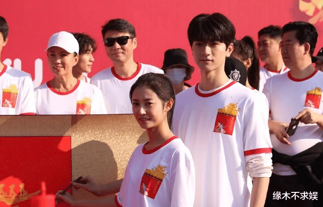 陈钰琪为何总演女一号？看到生图，29岁的她现实中原来长这样 第19张