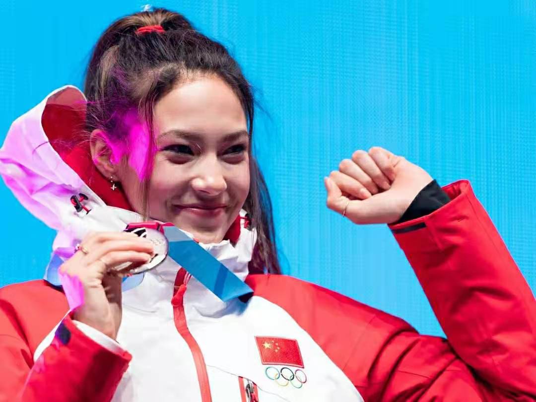 谷爱凌为何放弃美国国籍，随母亲姓？媒体说出实情 第1张