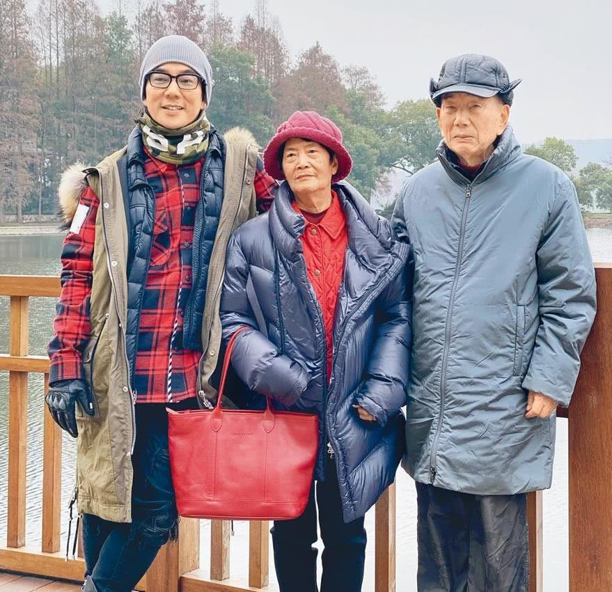 任贤齐：落魄时靠借钱度日，成名后带妻儿和父母回湖北武汉寻根 第25张
