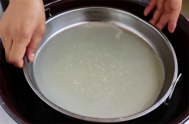 凉皮不用买，教你最详细凉皮配方，劲道柔软不开裂，做法超简单 第1张