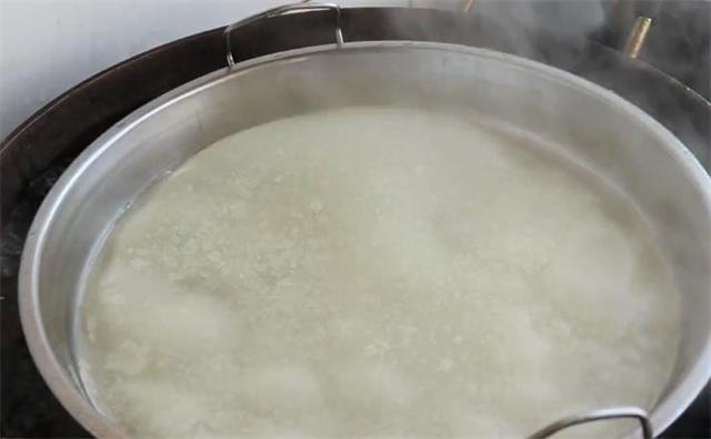 凉皮不用买，教你最详细凉皮配方，劲道柔软不开裂，做法超简单 第21张