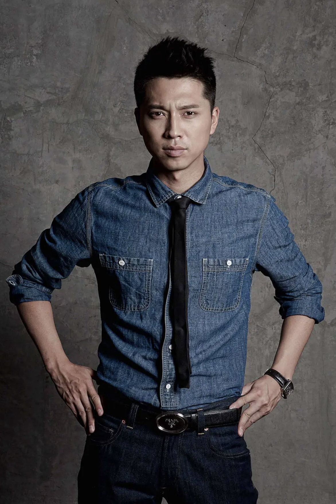 演员王雷：苦熬8年成名，宠爱李小萌至今无绯闻，活成人生赢家 第1张
