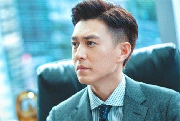 与二婚妻子相守11年，演20年配角终成名，靳东到底有何本事？ 第67张