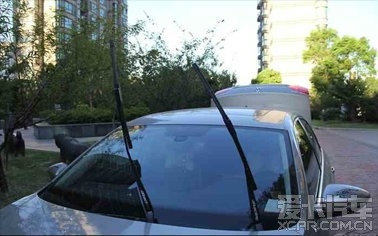 硅胶条刮水器怎样安装（更换雨刷器胶条详细教程） 第1张