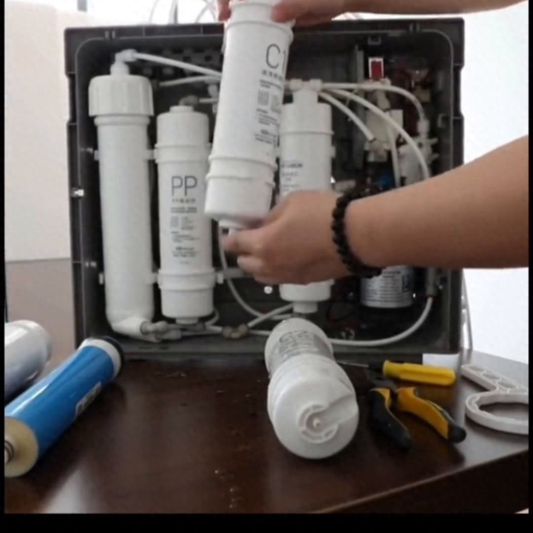 美的净水器滤芯更换方法（美的净水器M6分体式更换滤芯教程） 第3张