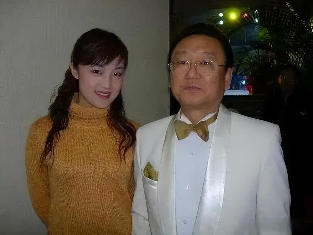 蒋大为个人资料简介（蒋大为：国内赚钱国外花） 第23张