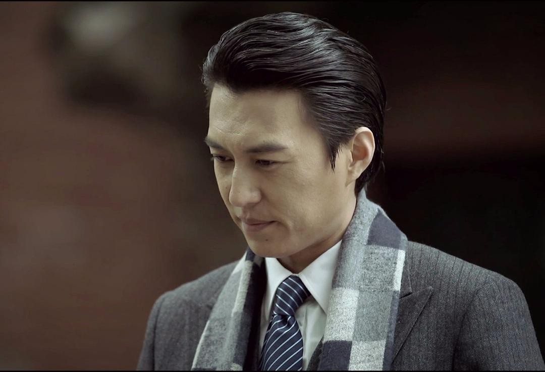 与二婚妻子相守11年，演20年配角终成名，靳东到底有何本事？ 第53张