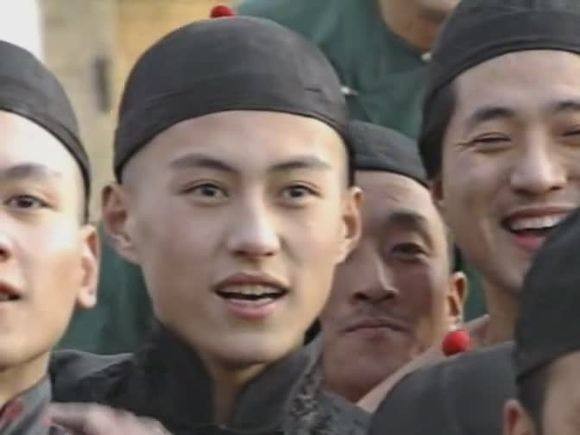 与二婚妻子相守11年，演20年配角终成名，靳东到底有何本事？ 第15张