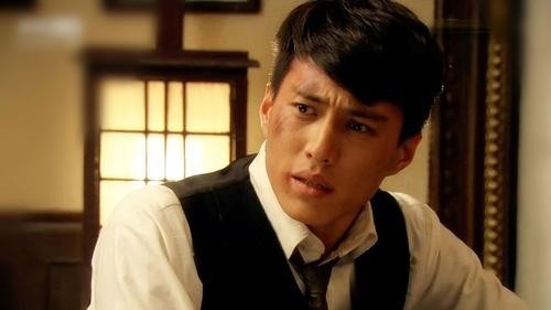 与二婚妻子相守11年，演20年配角终成名，靳东到底有何本事？ 第29张