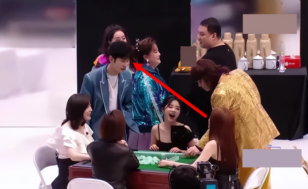 秦岚：两段感情无疾而终，42岁仍未婚，爱情绝不将就 第15张