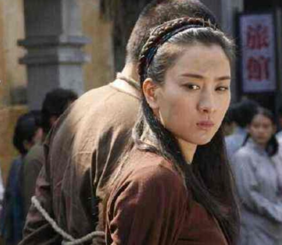1925年，女匪“驼龙”被枪决，行刑前身穿丝绸旗袍，高喊我不怕死 第33张