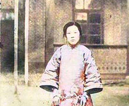 1925年，女匪“驼龙”被枪决，行刑前身穿丝绸旗袍，高喊我不怕死 第1张