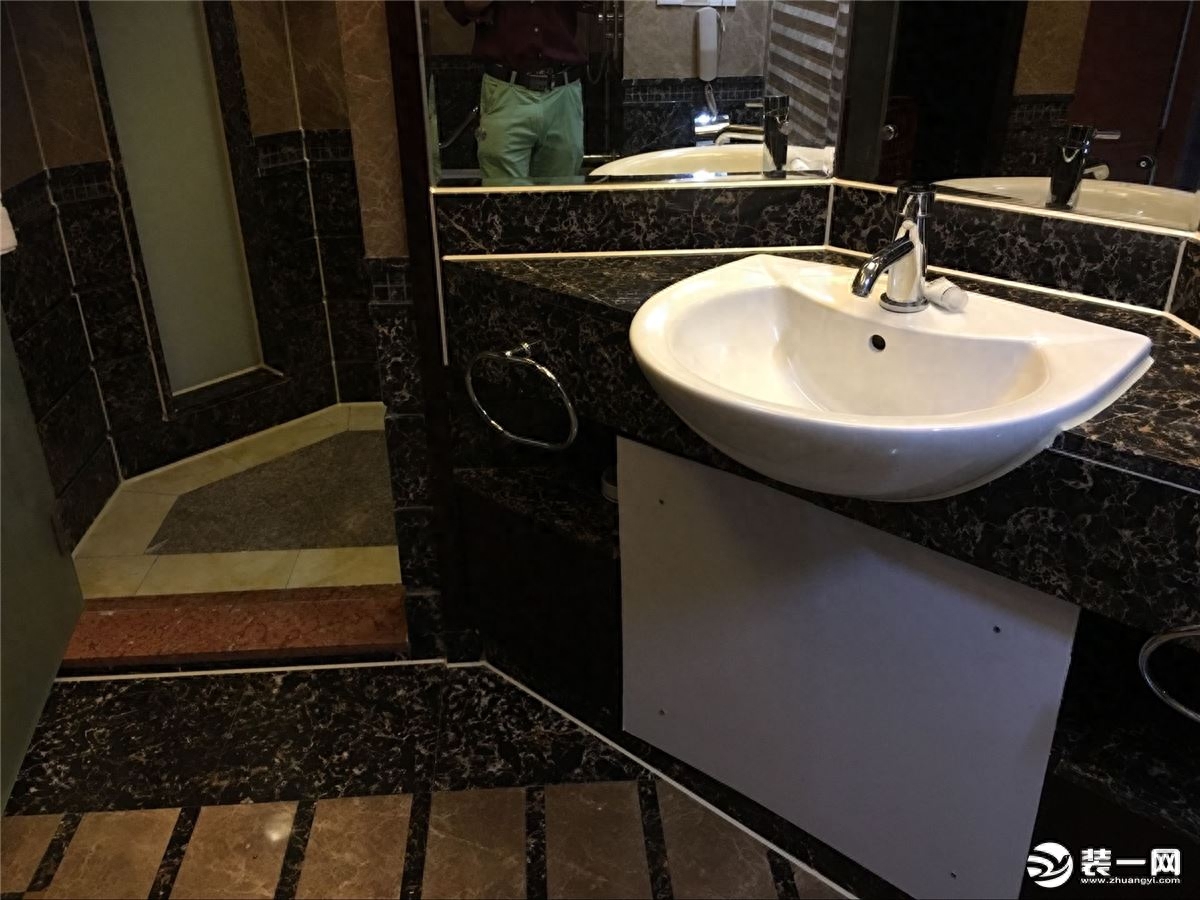 塑钢泥和玻璃胶哪个好（玻璃胶or塑钢泥选择建议） 第1张